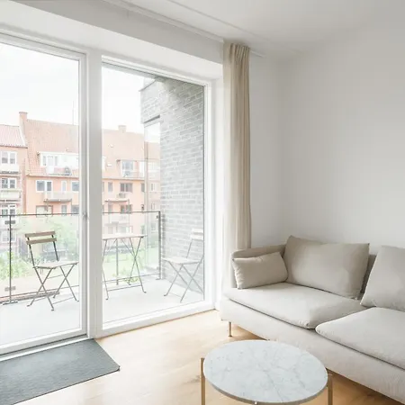 Fantastic 2-bed W Balcony Lägenhet *