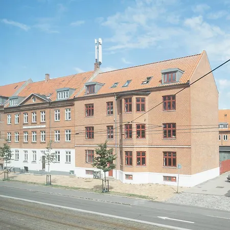 Fantastic 2-bed W Balcony Apartment