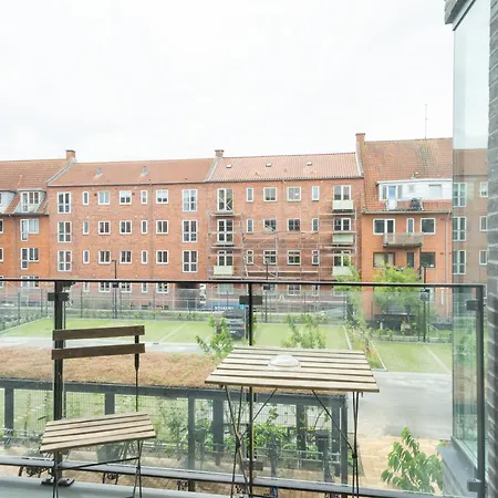 Fantastic 2-bed W Balcony Lägenhet *